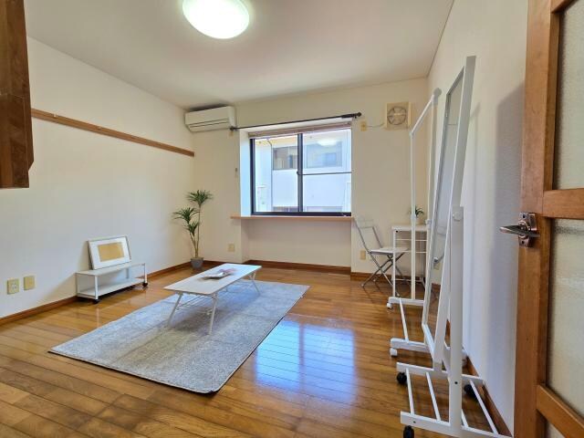 物件内観写真4　(ステージング写真)