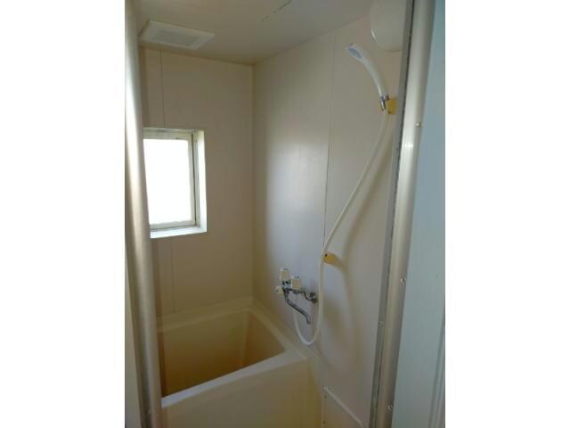 物件内観写真6　(窓付)