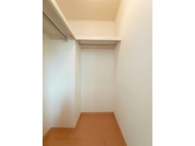 物件内観写真11　(ウォークインクローゼット)