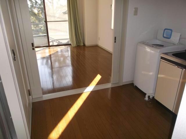 物件内観写真7　(玄関から部屋)