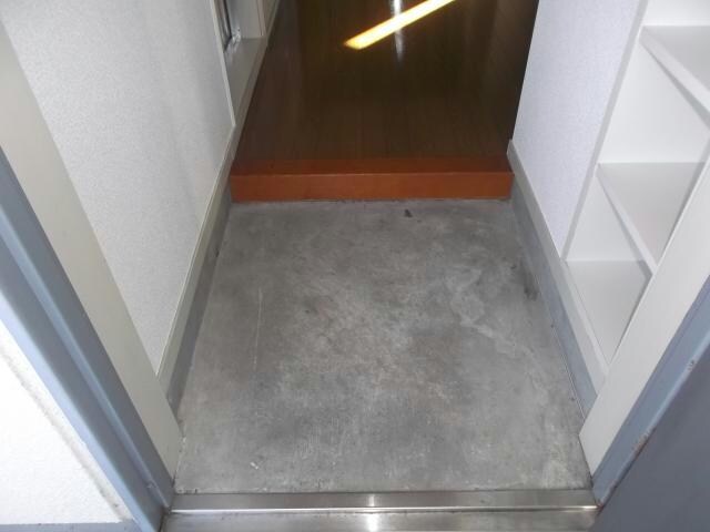 物件内観写真16　(玄関)