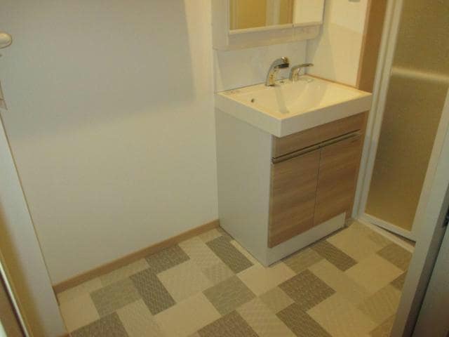 物件内観写真12　(洗面台・洗濯機置き場)