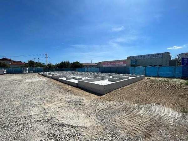 建築中