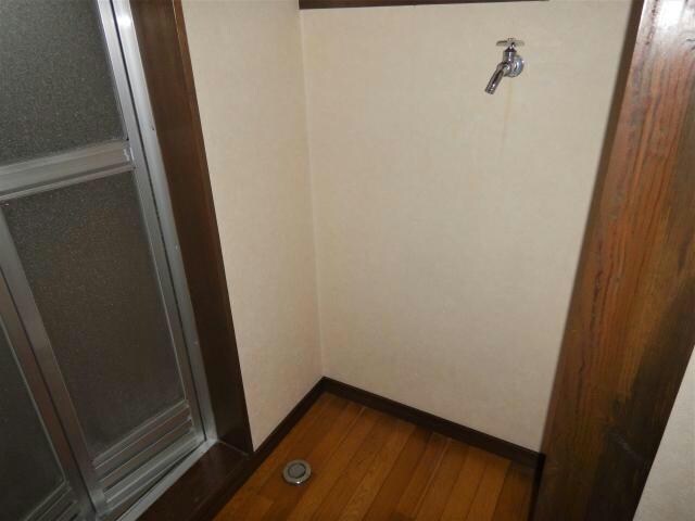 物件内観写真11　(洗濯機置場)