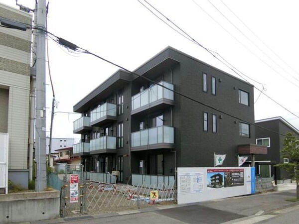 建築中