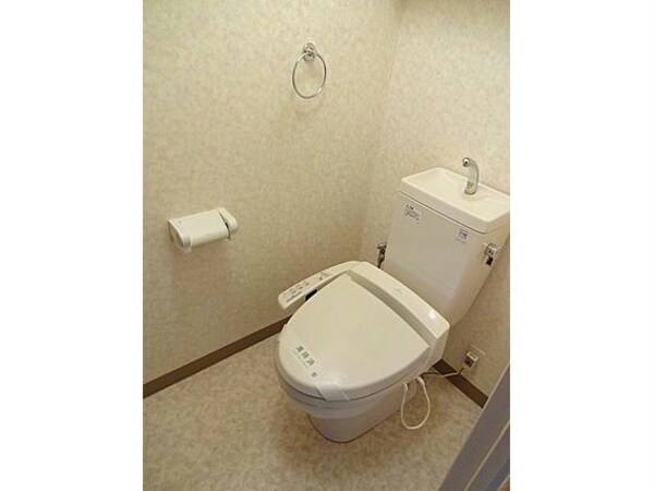 トイレ(写真は別の部屋です)