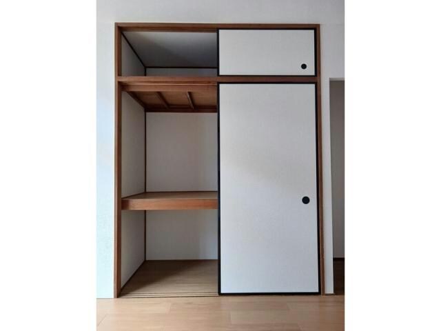 物件内観写真8　(押入れ収納)