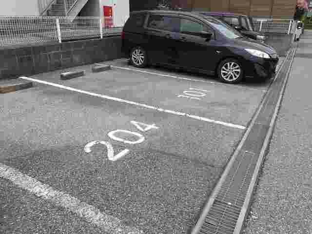 物件外観写真3　(駐車場)