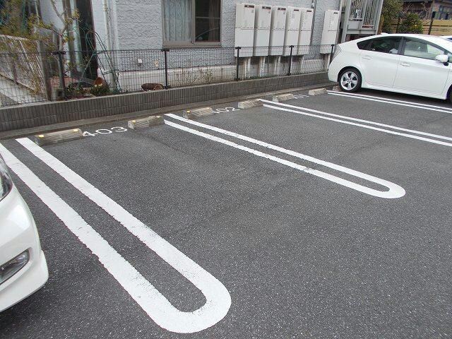 物件外観写真3　(駐車場)
