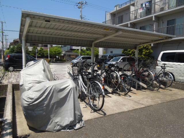 物件外観写真4　(駐輪場)