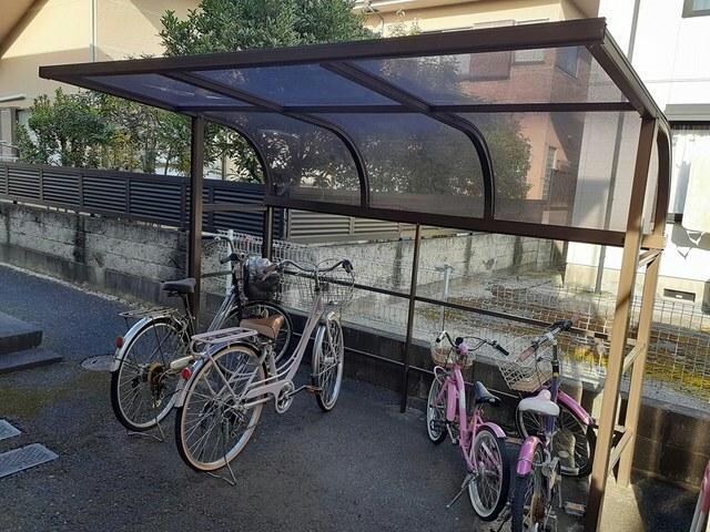 物件外観写真4　(駐輪場)