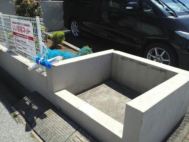 物件外観写真5　(ゴミ置場)