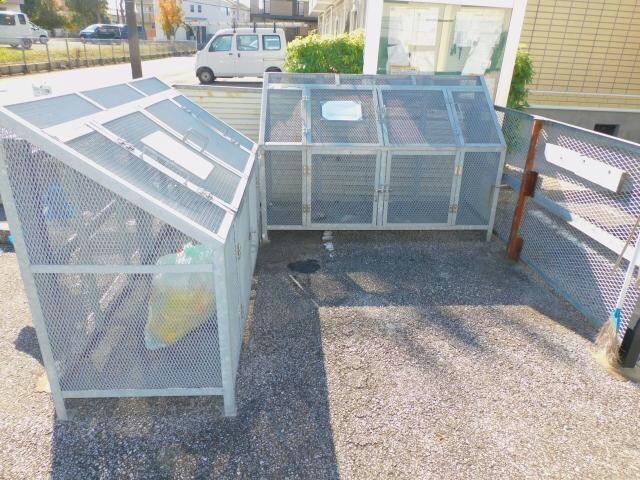 物件外観写真3　(ゴミ捨て場)