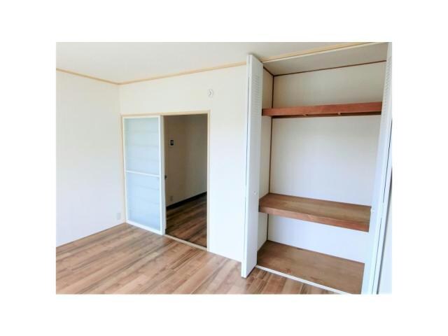 物件内観写真9　(リビング収納)