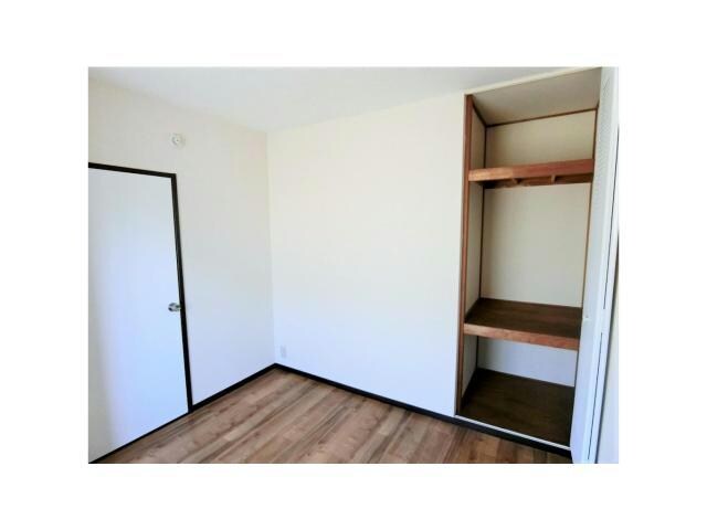 物件内観写真10　(洋室4.5畳)