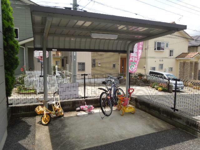 物件外観写真4　(駐輪場)