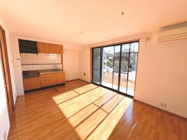 物件内観写真7　(リビングダイニング)