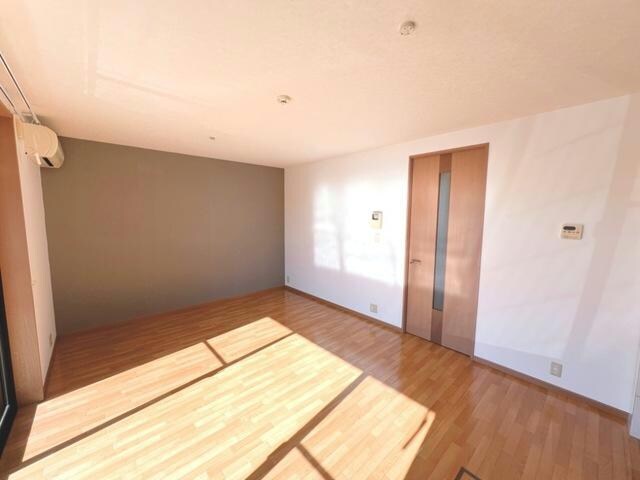 物件内観写真8　(リビングダイニング)