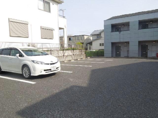 物件外観写真3　(駐車場)