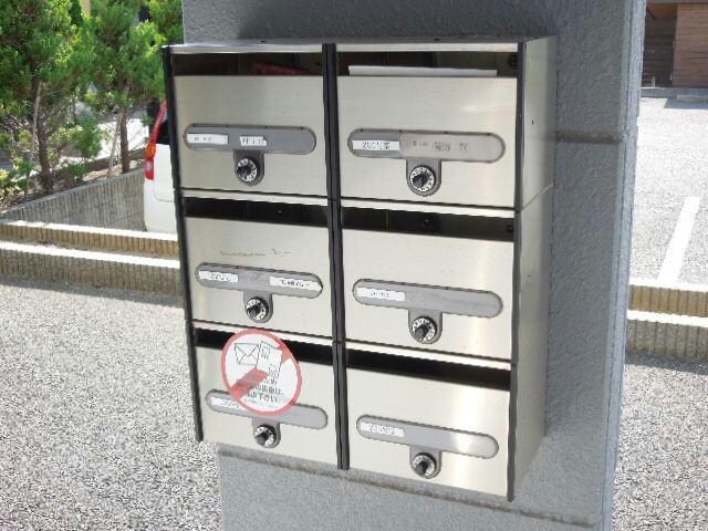 物件外観写真5　(集合ポスト)