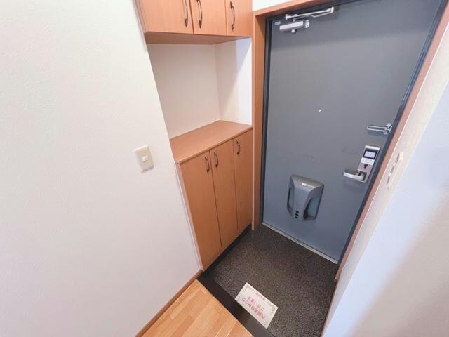 物件内観写真18　(玄関)