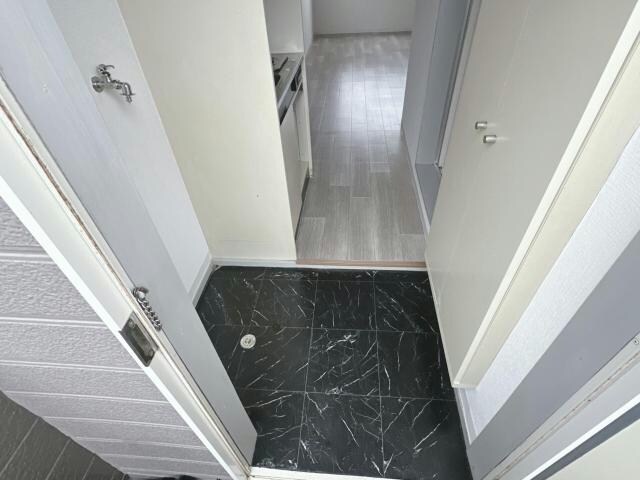 物件内観写真12　(玄関)