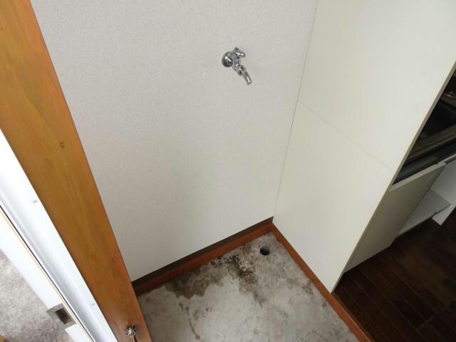 物件内観写真16　(洗濯機置場)