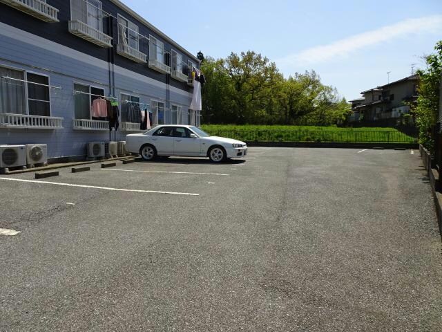 物件外観写真4　(駐車場)