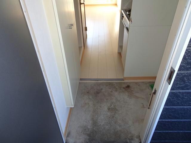 物件内観写真18　(玄関)