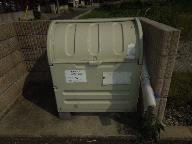 物件外観写真4　(ゴミ置場)