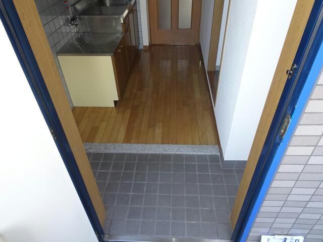 物件内観写真18　(玄関)