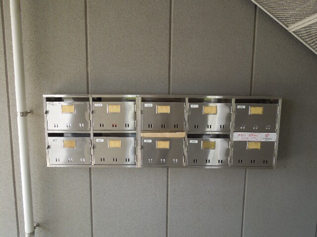 物件外観写真2　(集合ポスト)