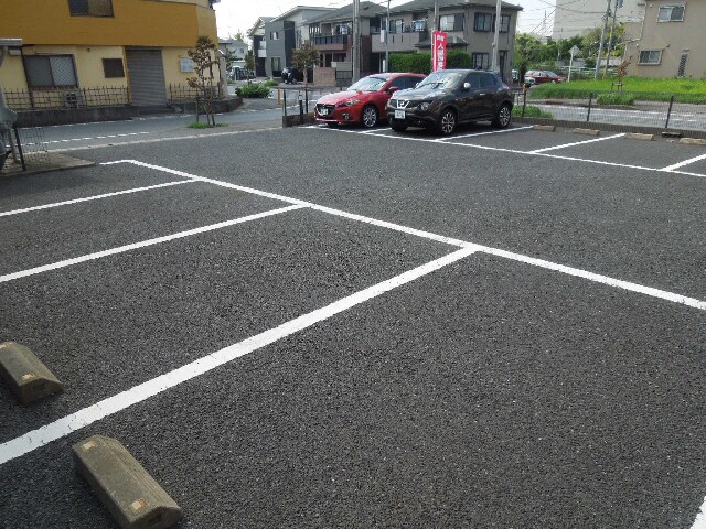 物件外観写真3　(駐車場)