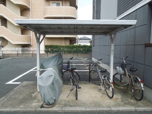 物件外観写真4　(駐輪場)