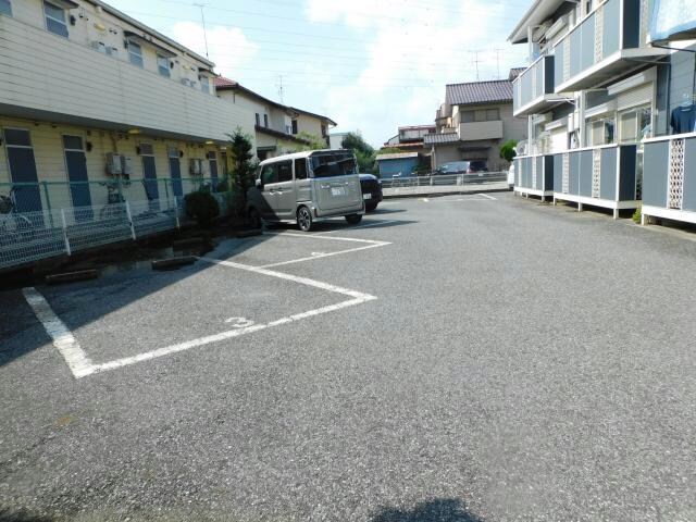 物件外観写真3　(駐車場)