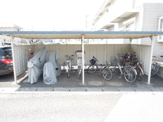 物件外観写真3　(駐輪場)