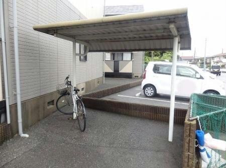 物件外観写真3　(駐輪場)