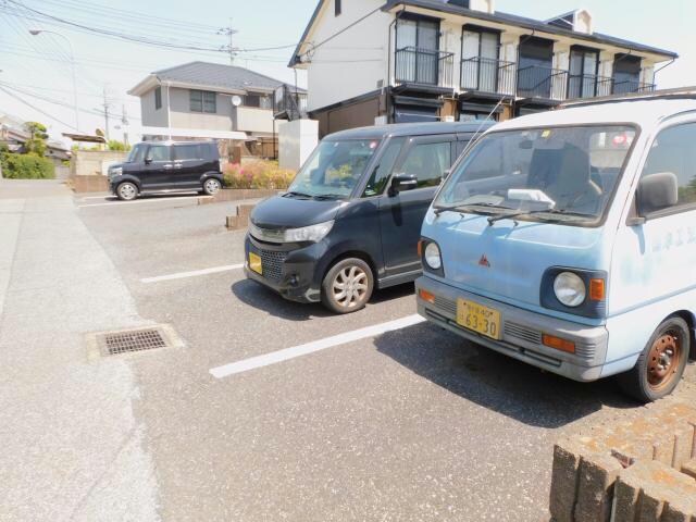 物件外観写真2　(駐車場)