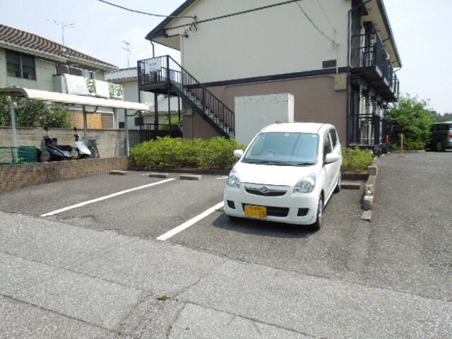 物件外観写真3　(駐車場)