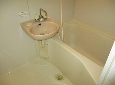 物件内観写真10　(バス・洗面台)