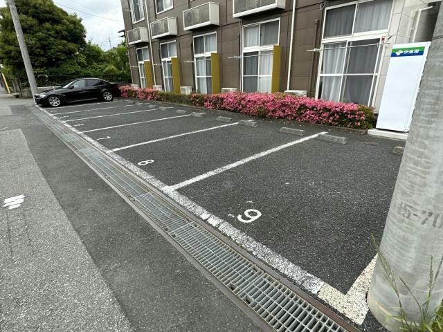 物件外観写真2　(駐車場)