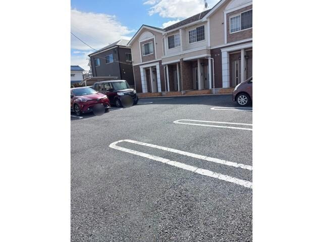 物件外観写真3　(駐車場)