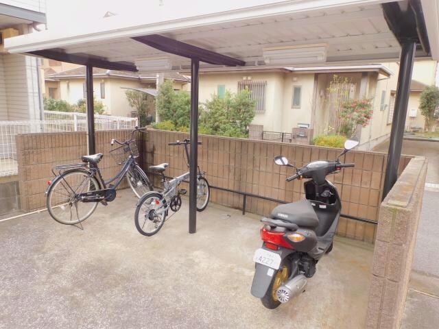物件外観写真5　(駐輪場)