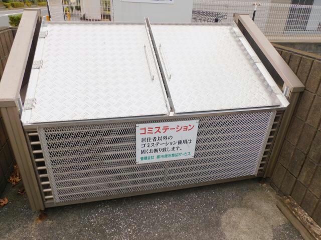物件外観写真6　(ゴミ置き場)