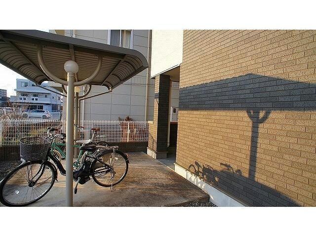 物件外観写真6　(駐輪場)