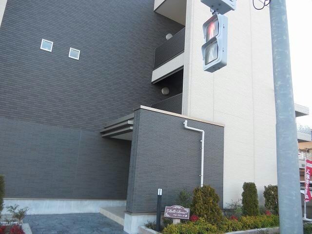 物件外観写真7　(エントランス)
