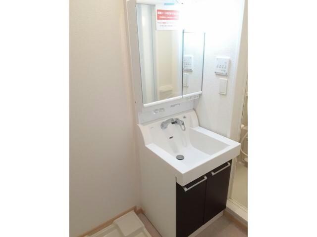 物件内観写真11　(シャワー付き洗面台)