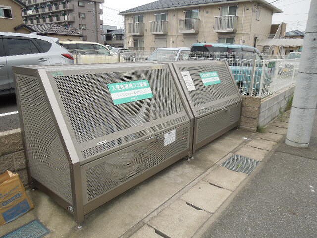 物件外観写真3　(ゴミ置き場)