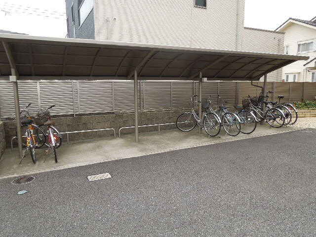 物件外観写真4　(駐輪場)