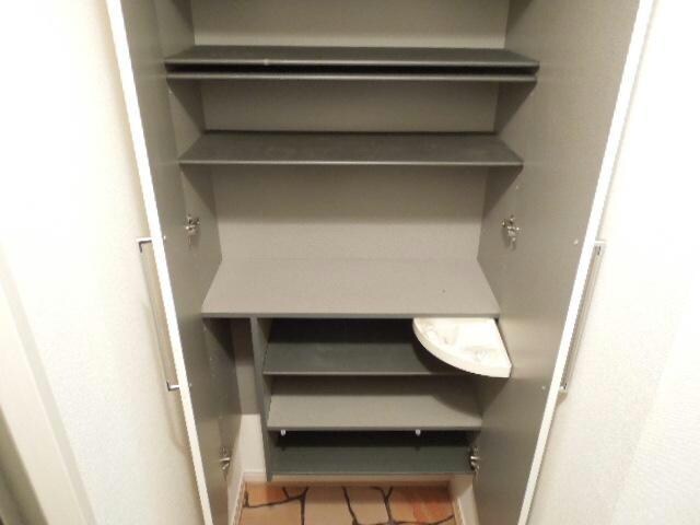 物件内観写真16　(下駄箱)